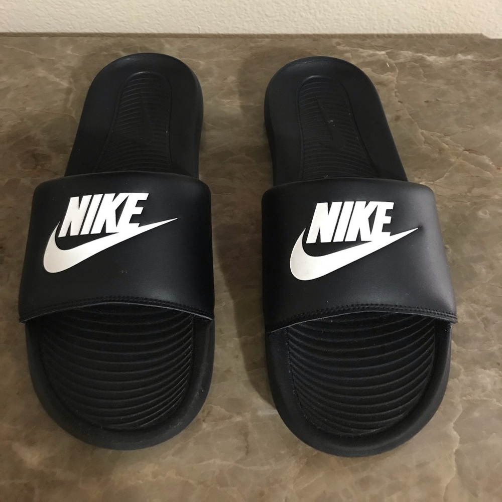Nike Mens Benassi Slides